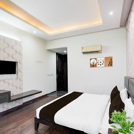 Super Townhouse Sector 51 Noida Near Metro Station Hotel Exterior photo